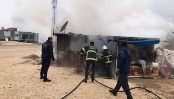 hatayda depremzede ailenin kaldigi konteynerde yangin FYU5GYuk