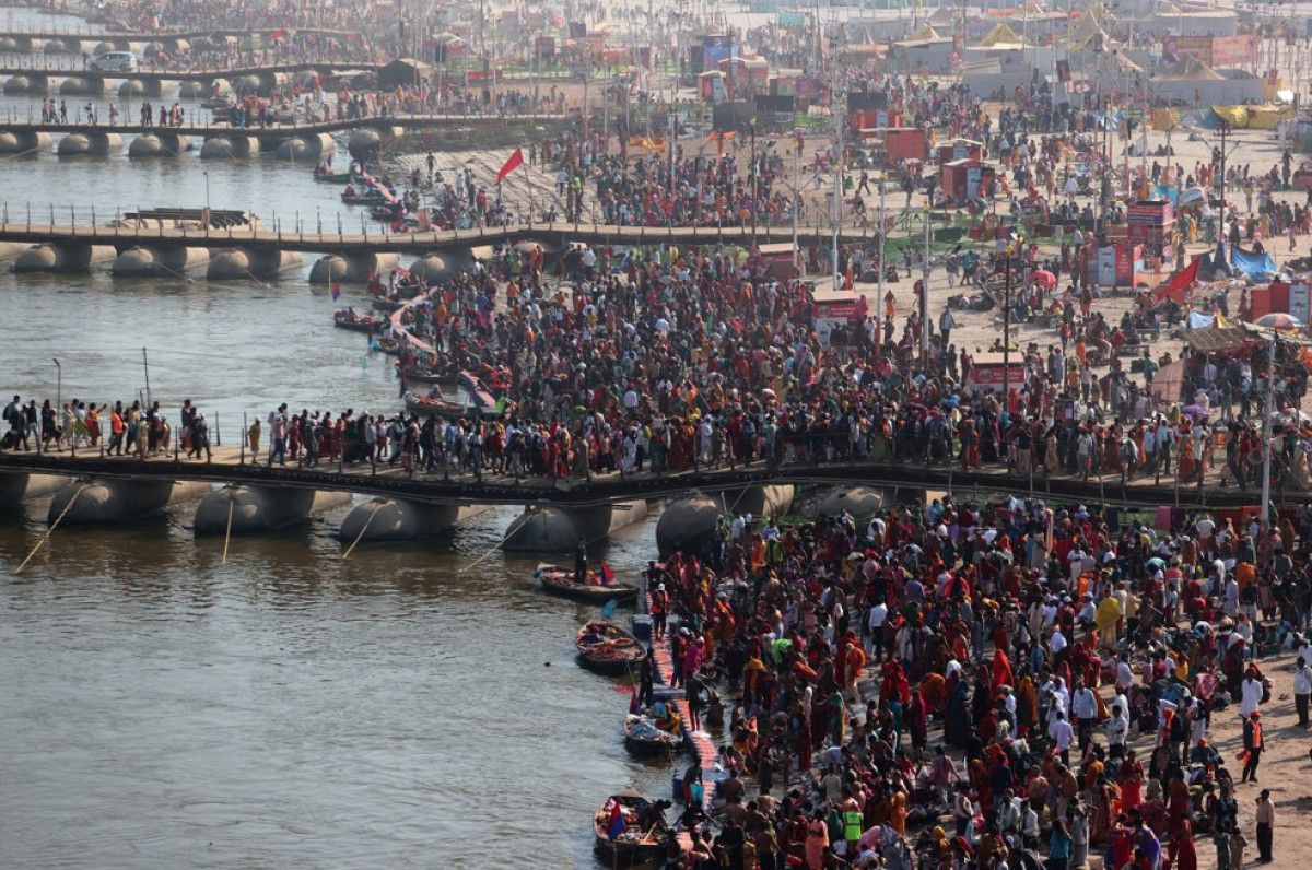 hindistanda maha kumbh mela festivali 500 milyonu askin kisi kutsal sularda arindi 1 41uvKNUU
