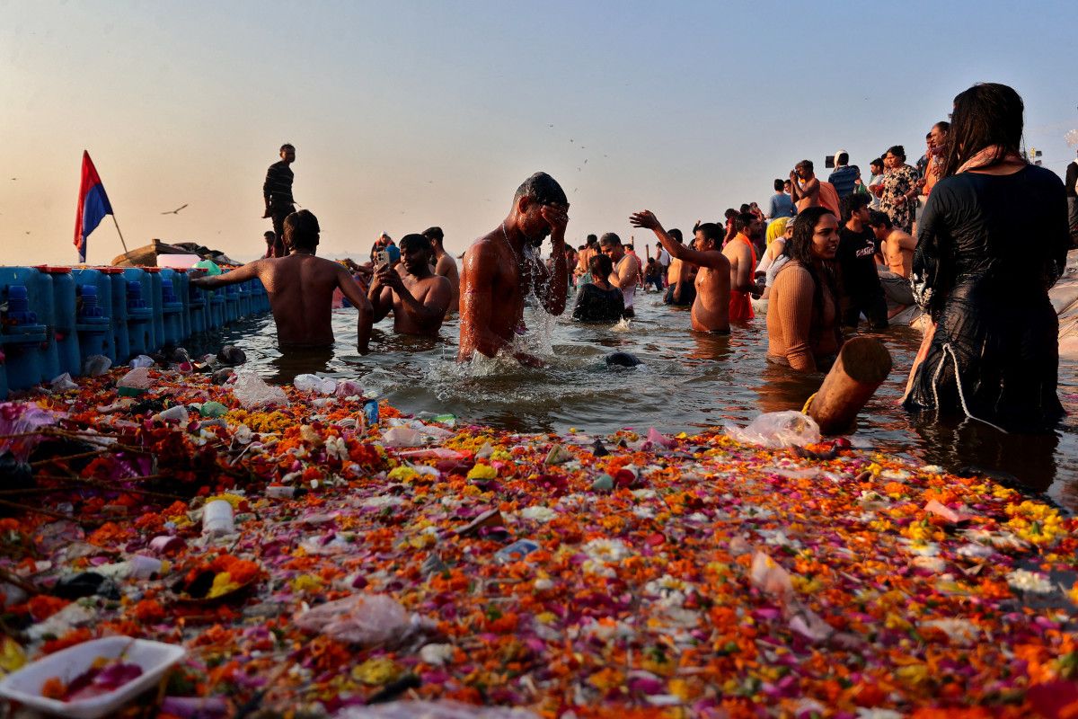 hindistanda maha kumbh mela festivali 500 milyonu askin kisi kutsal sularda arindi 2 l1jM7BW5
