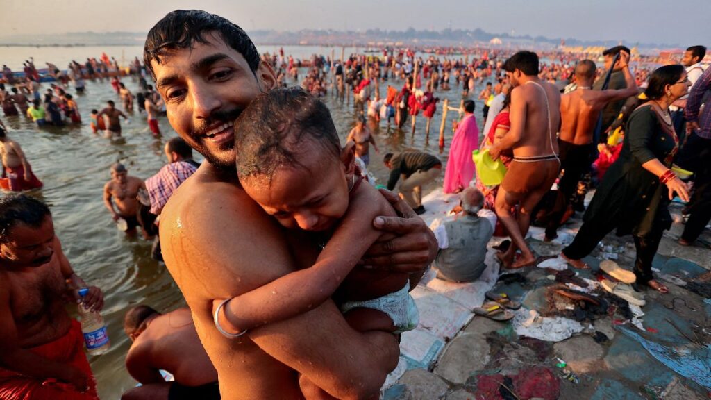 hindistanda maha kumbh mela festivali 500 milyonu askin kisi kutsal sularda arindi k1XWrZ6j