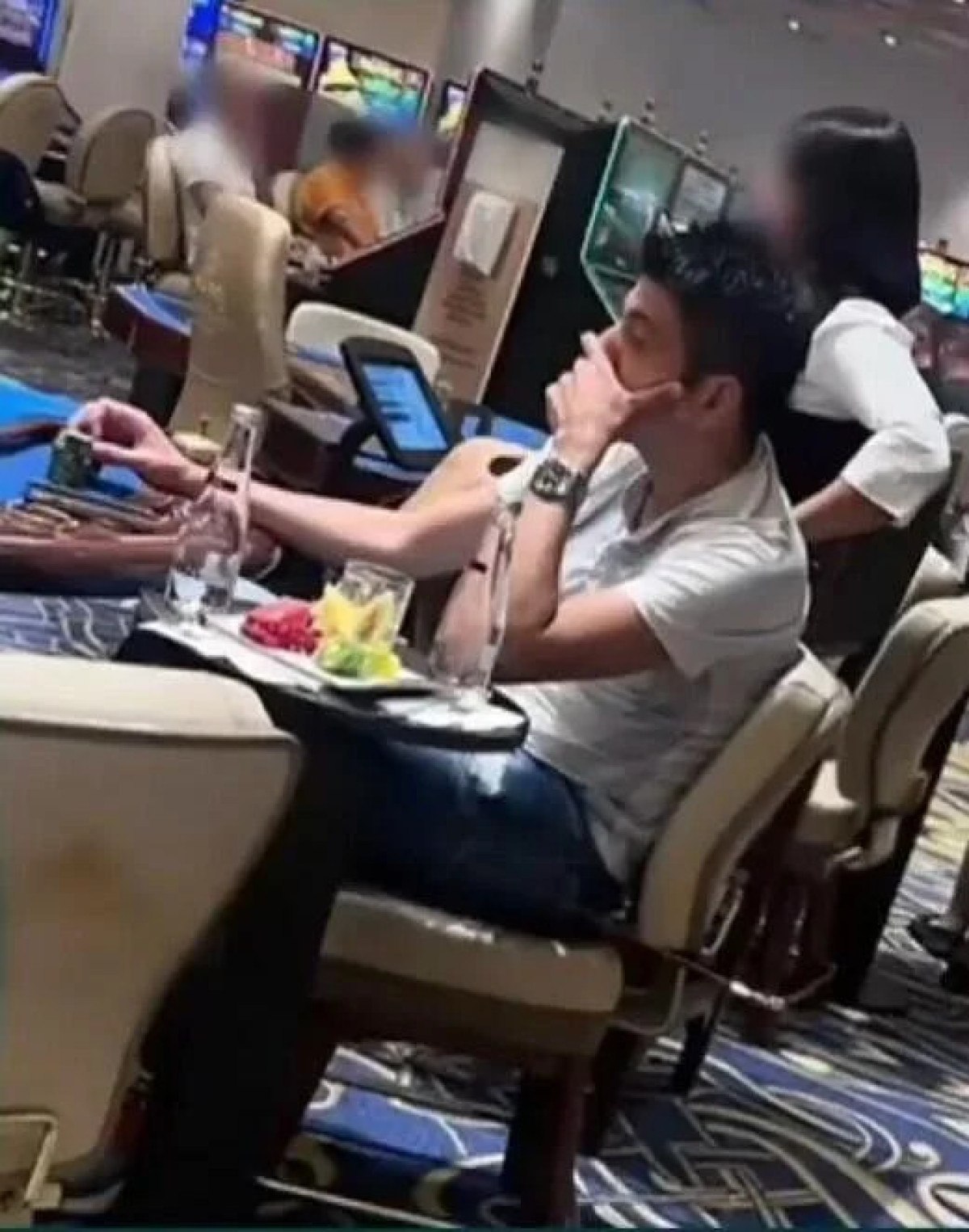 İddia: Yaşar Kemal Uğurlu, kumarhane fotoğrafı yüzünden hakemliği bıraktı 1 iddia yasar kemal ugurlu kumarhane fotografi yuzunden hakemligi birakti 0 hNA46BVS