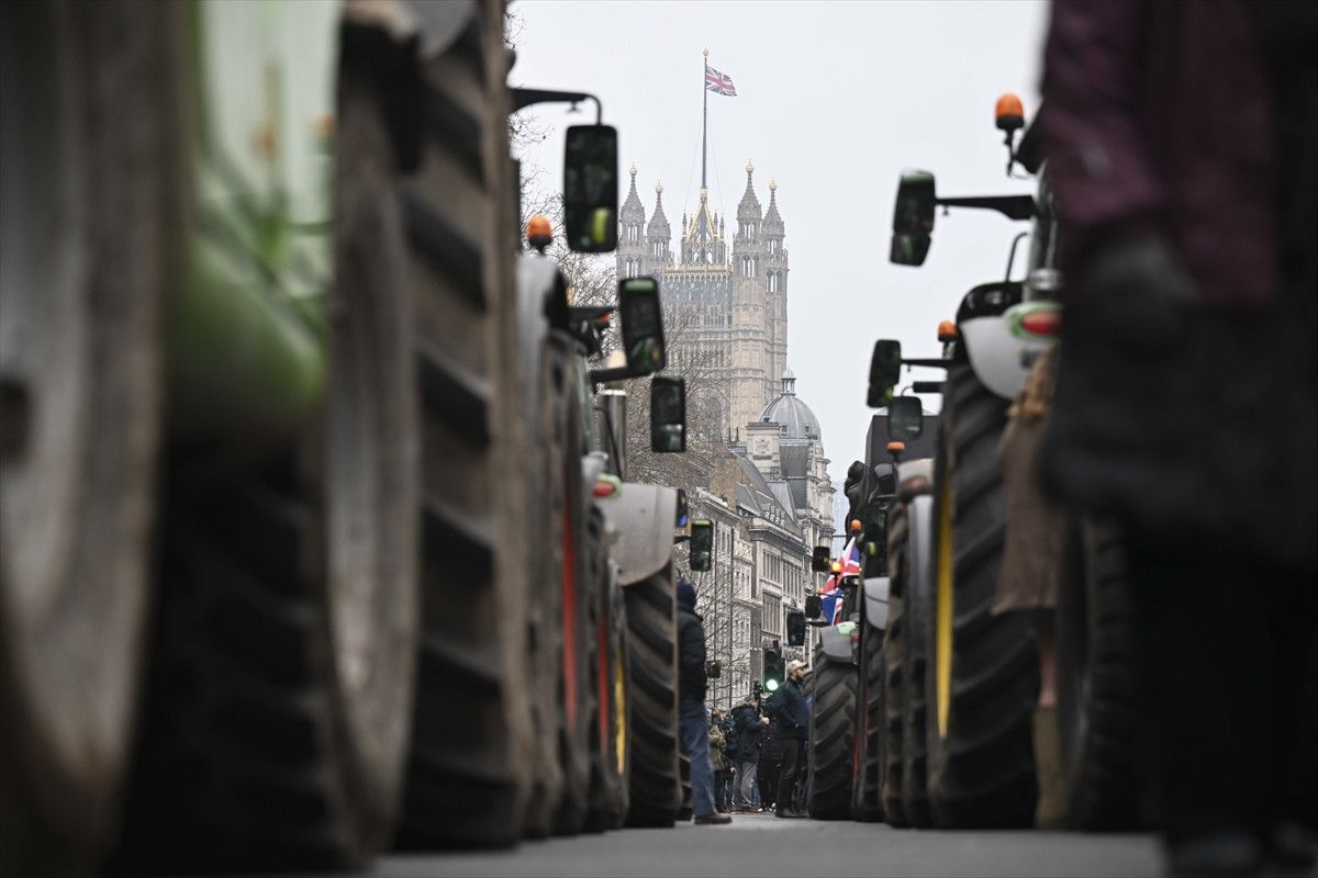 ingilterede ciftcilerin isyani traktorler londrayi ablukaya aldi 1 6lIi8Ykk