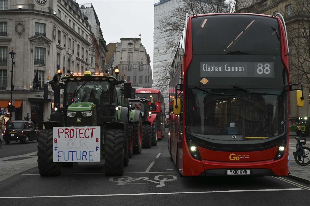 ingilterede ciftcilerin isyani traktorler londrayi ablukaya aldi 10 MBRugtU4