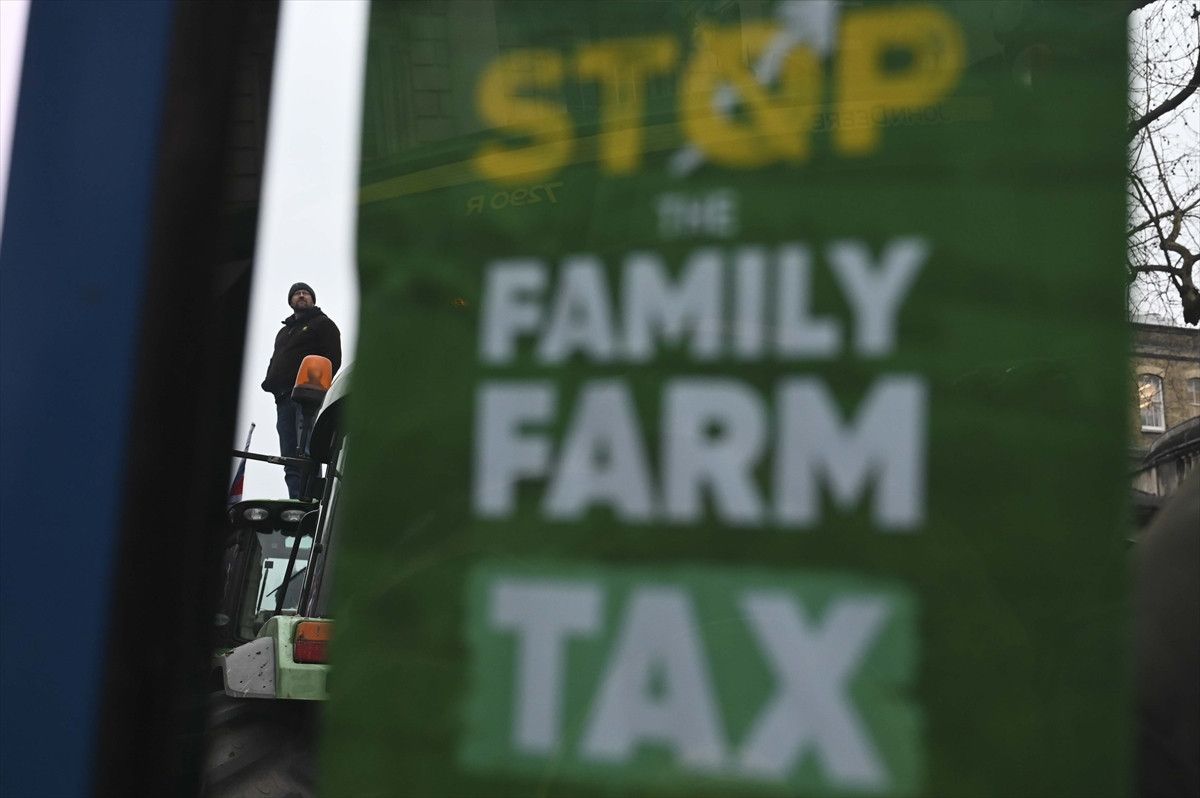 ingilterede ciftcilerin isyani traktorler londrayi ablukaya aldi 17 2e3KhXPZ