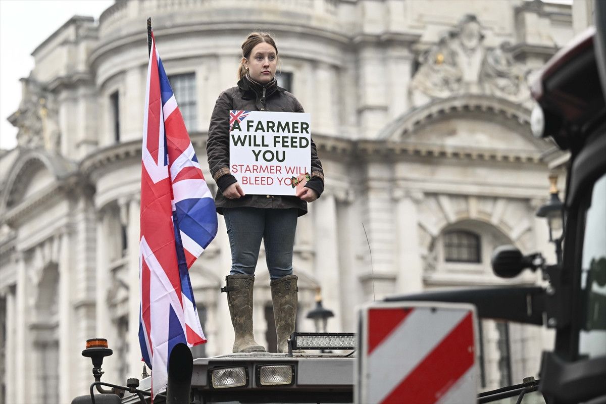 ingilterede ciftcilerin isyani traktorler londrayi ablukaya aldi 2 pYUl5fpr