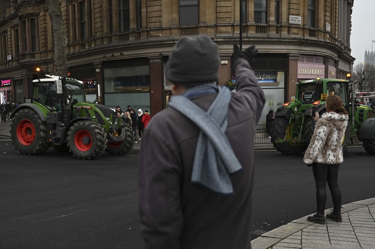 ingilterede ciftcilerin isyani traktorler londrayi ablukaya aldi 9 ww9AM3zj