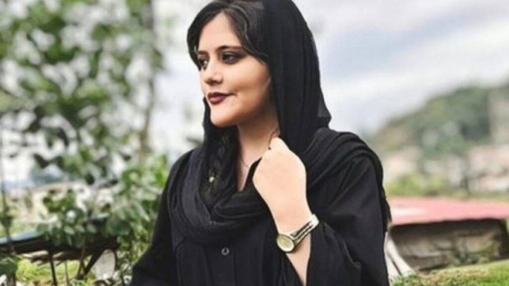 iranda protestolara neden olan mahsa amininin haberini yapan gazeteciye beraat PlyTmXhf