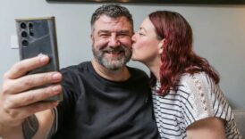 iskocyada rastgele bir numaraya mesaj atarak hayatinin askini buldu KBwmjhph