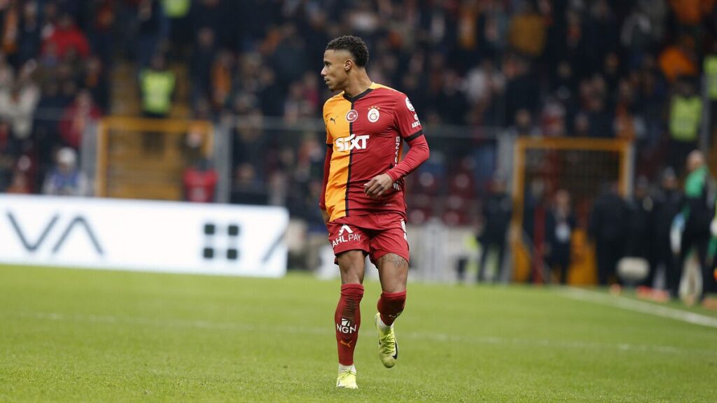 ismail jakobs az alkmaar macinda da yok 6QP3bS2X