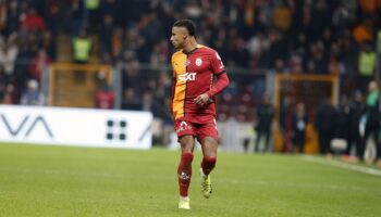 ismail jakobs az alkmaar macinda da yok 6QP3bS2X