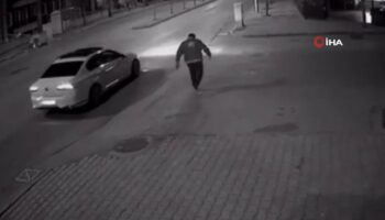 ispartada kuafor salonuna tekme ve tasli saldiri G1MnUZ6q