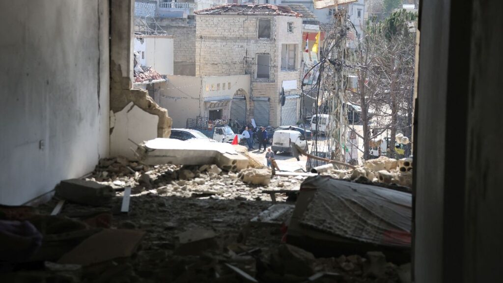 israil lubnanda evleri yakarak ateskesi ihlal etti rmLe3wGc