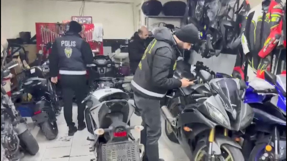 istabulda motosiklet hirsizlari saklandiklari dukkanda yakalandi 2 1hIuYdyi