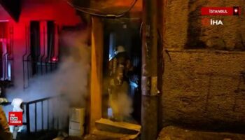 istanbul beyoglunda 4 katli binada elektrik sobasindan yangin cikti TI8Orrws