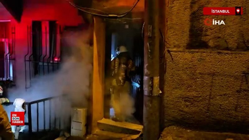 istanbul beyoglunda 4 katli binada elektrik sobasindan yangin cikti TI8Orrws