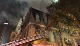 istanbul kadikoyde tarihi karakolda yangin 1 olu R9i9LCVC