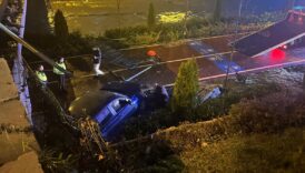 istanbul kagithanede alkollu surucunun kullandigi otomobil kopruden dustu pPDGhWU3