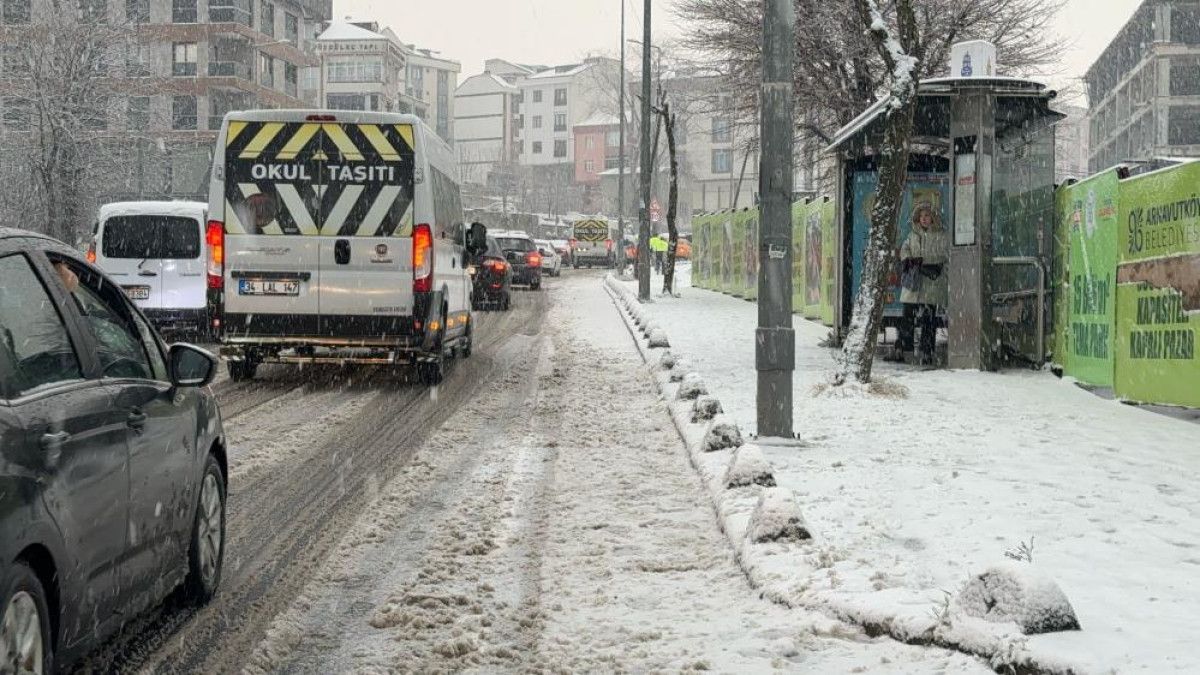 istanbul kara yine hazirliksiz yakalandi araclar yollarda kaldi 2 ZYznX8Zc