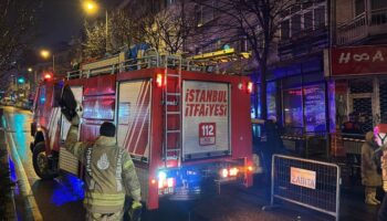 istanbul uskudarda istinat duvarinin yan yatmasi nedeniyle 2 bina bosaltildi 9ZFwXDFQ