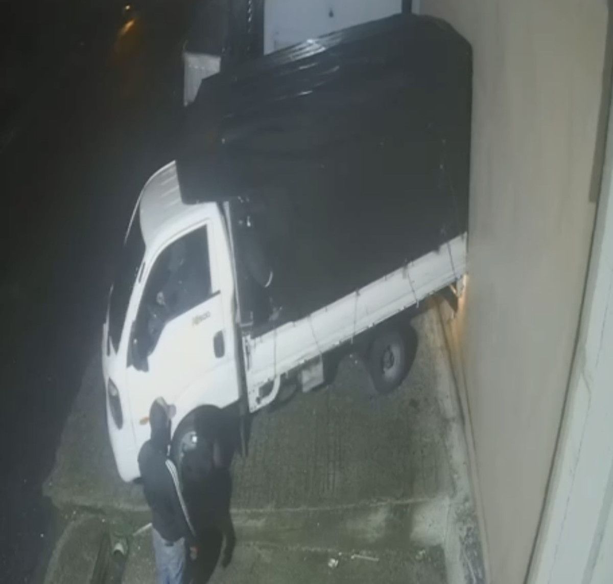 istanbulda acemi hirsizlarin basarisiz girisimi kameraya yansidi 1 FbWfHDTO