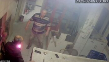 istanbulda alev alan cep telefonunu camdan asagi atti rmIMW13z