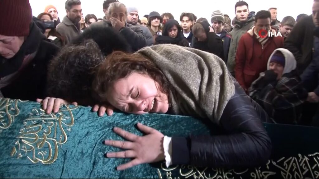 istanbulda bicaklanarak oldurulen italyan sefin oglu son yolculuguna ugurlandi 9GF9hbQr