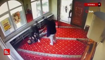 istanbulda camide cocuga makasla saldirdi 26zmQXas