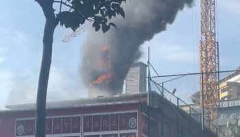 istanbulda catidaki baz istasyonu cayir cayir yandi cslbfA45