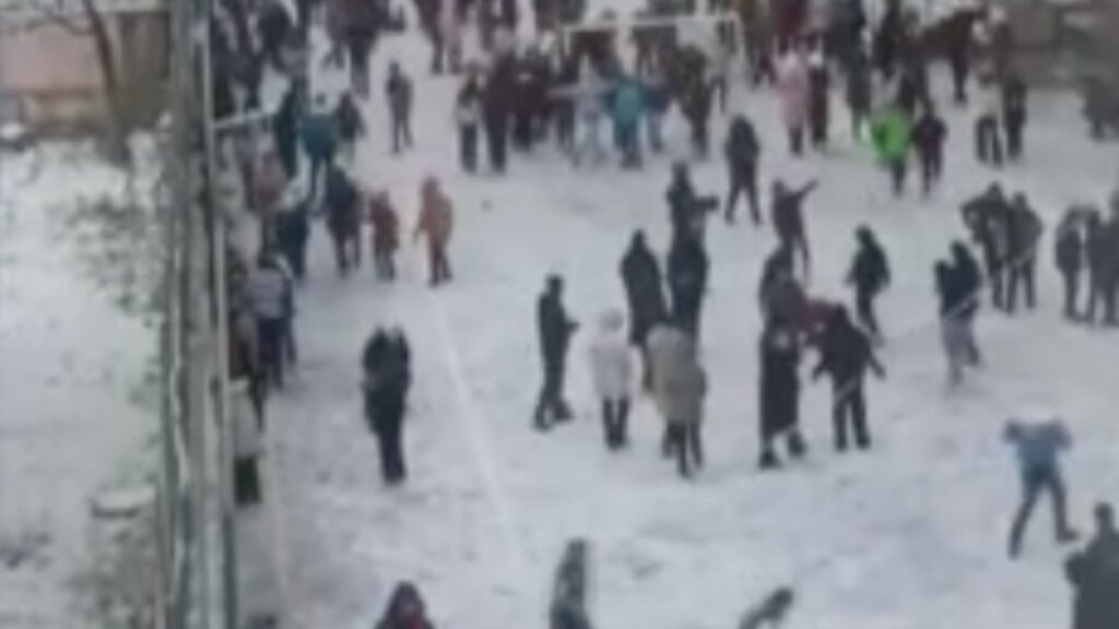 istanbulda cocuklarin kar sevinci B35cZadF