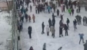 istanbulda cocuklarin kar sevinci B35cZadF