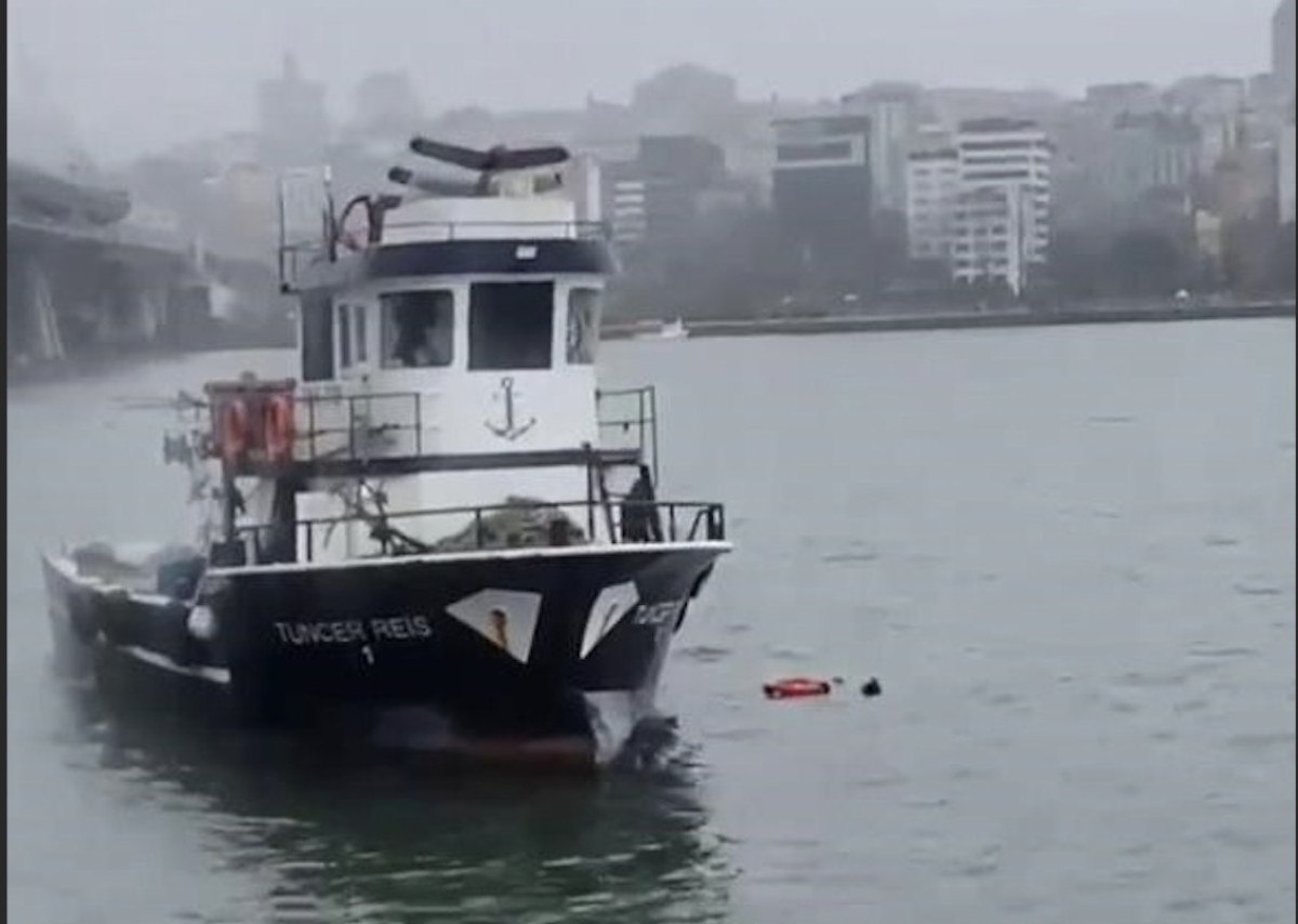 istanbulda denize dusen kadinin yardimina balikcilar kostu 1 T6smHwT9
