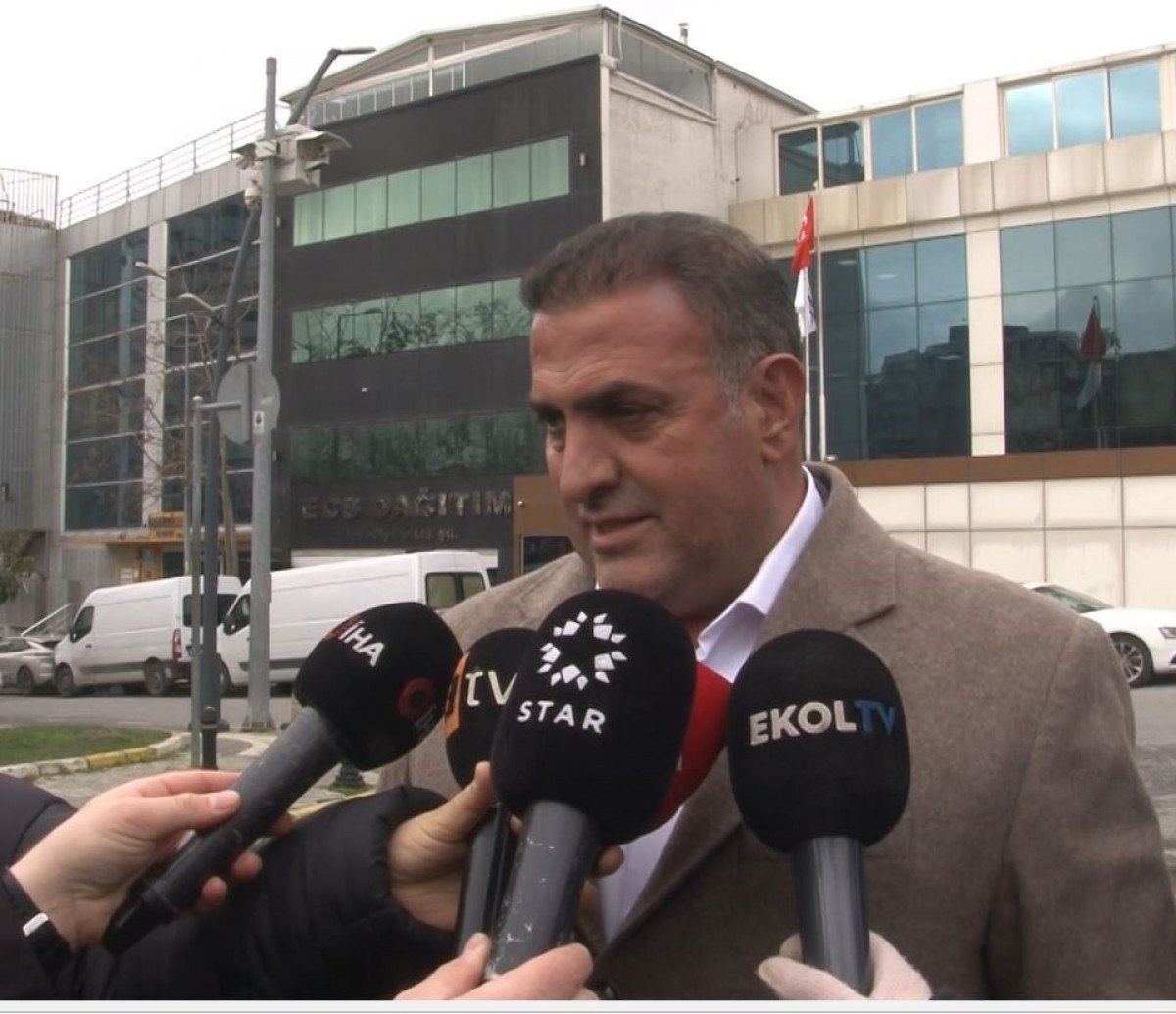 istanbulda denize duserek kaybolan vedat cannin ailesinden aciklama 0 qX2aWuKa