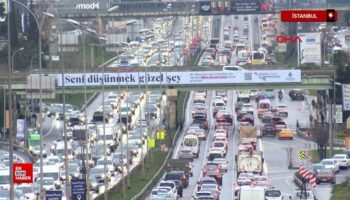 istanbulda haftanin ilk gununde trafik yogunlugu yasaniyor KqBNEVih