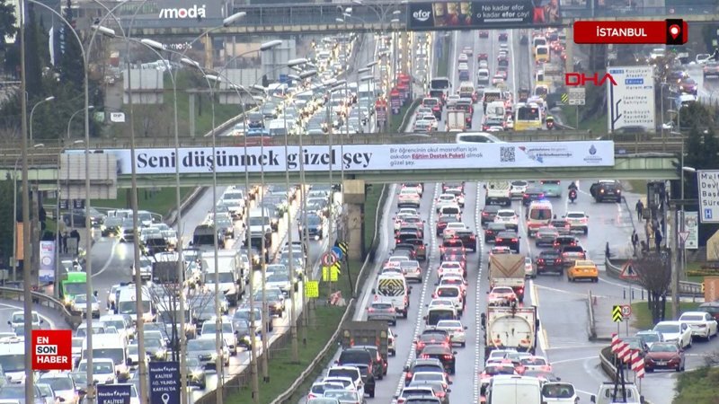 istanbulda haftanin ilk gununde trafik yogunlugu yasaniyor KqBNEVih