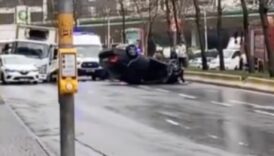 istanbulda kamyonete carpan otomobil takla atti 3QZZhAKU