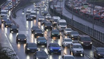 istanbulda kar alarmi trafik yogunlugu yuzde 80e ulasti OnuYOqLU