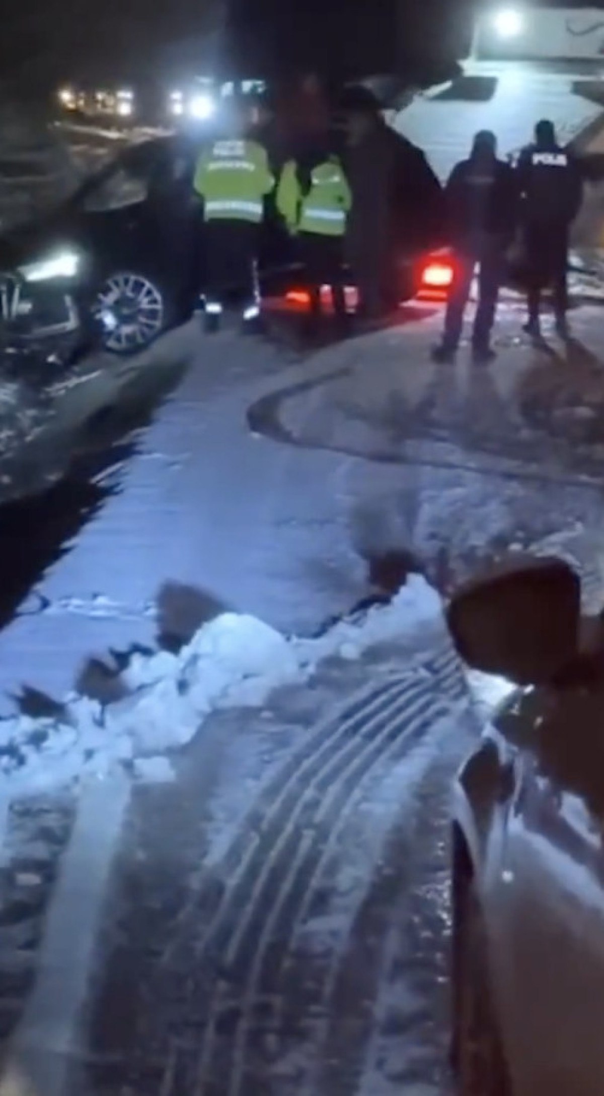 istanbulda kar trafik kazalarini beraberinde getirdi 3 3uFvsV88