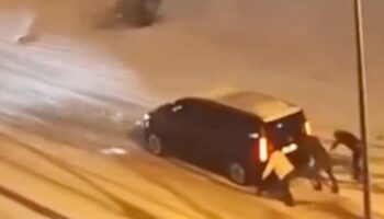 istanbulda kar trafik kazalarini beraberinde getirdi iXL6NVNj