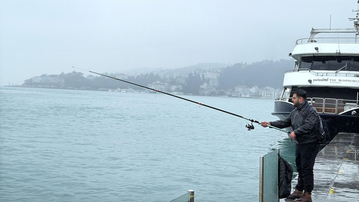 istanbulda kar yagisi balik tutmaya engel olamadi 1 5HDDrRig