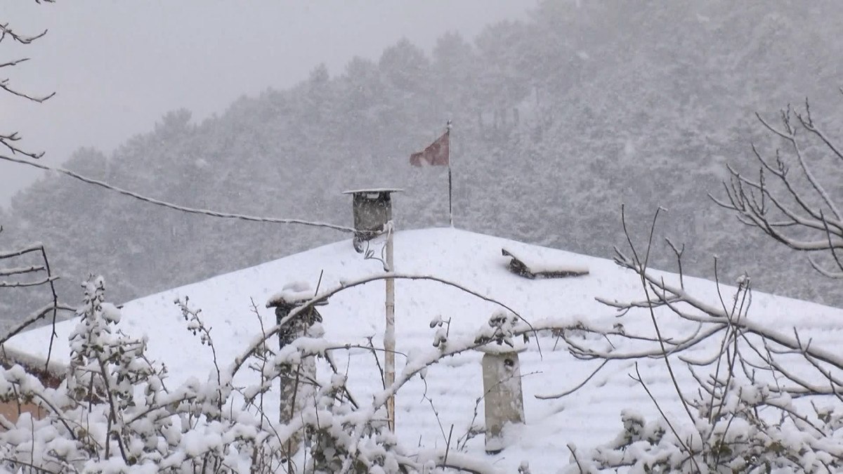 istanbulda kar yagisi etkisini surdurmeye devam ediyor 13 SblHkYVn