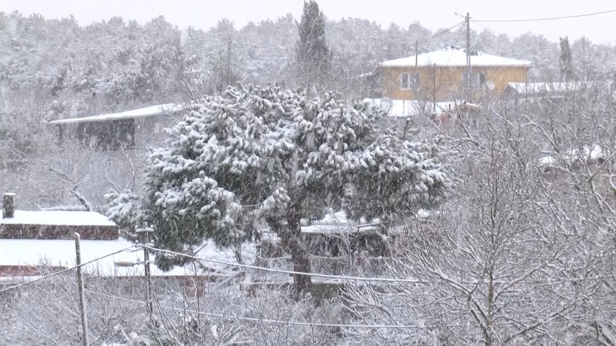 istanbulda kar yagisi etkisini surdurmeye devam ediyor 15 jvnyRQC6