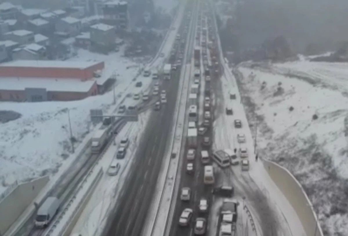 İstanbul'da kar yağışı uyarısı: Meteoroloji ve AKOM akşam saatlerine dikkat çekti 1 istanbulda kar yagisi uyarisi meteoroloji ve akom aksam saatlerine dikkat cekti 0 VJF6Mt9m