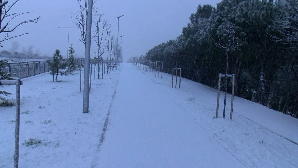 İstanbul'da kar yağışı uyarısı: Meteoroloji ve AKOM akşam saatlerine dikkat çekti 5 istanbulda kar yagisi uyarisi meteoroloji ve akom aksam saatlerine dikkat cekti 4