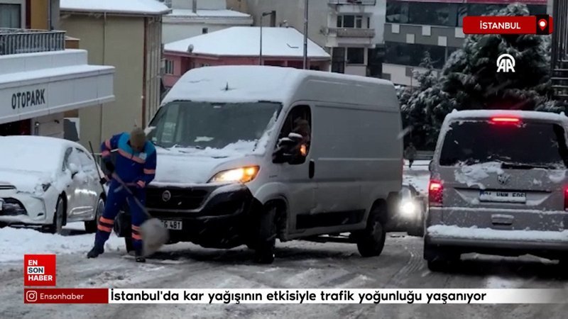 istanbulda kar yagisinin etkisiyle trafik yogunlugu yasaniyor