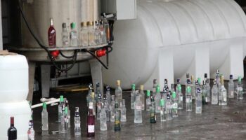 istanbulda ocak ayinda 86 bin 274 litre sahte alkol ele gecirildi UHttea7j