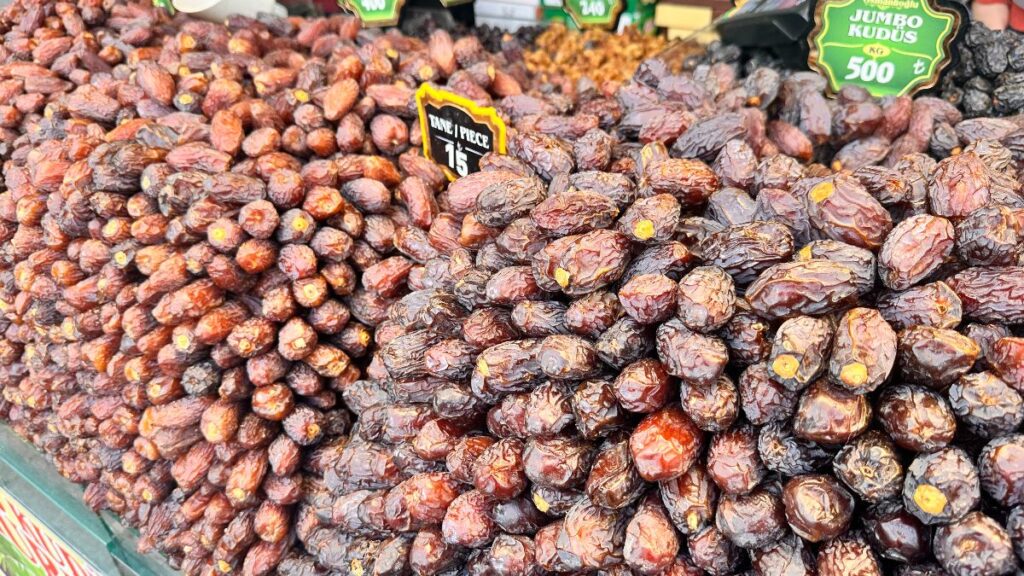 istanbulda ramazanlik hurma cesitleri 200 1000 tl arasinda satiliyor 3OOnneq6