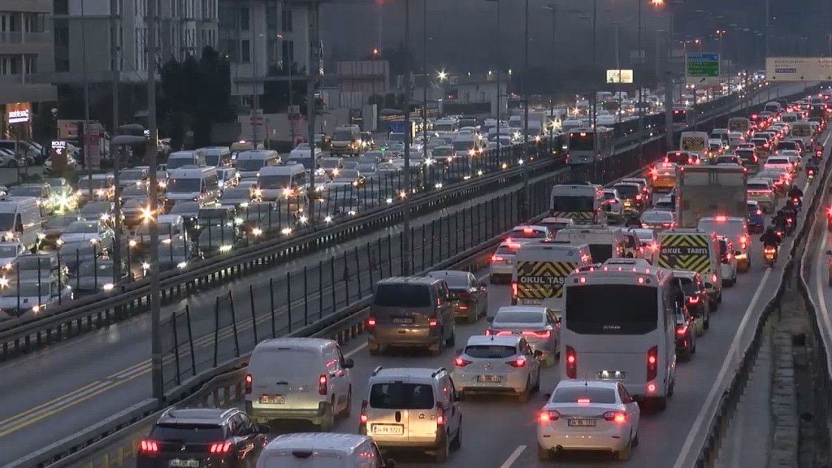 istanbulda trafik yogunlugu yuzde 83te 0 rUBlbXYB