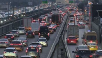 istanbulda trafik yogunlugu yuzde 83te CC6Zvcqv