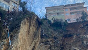 istanbulda yasanan toprak kaymasi gunun ilk isiklarinda boyle goruntulendi ldGdFlU2