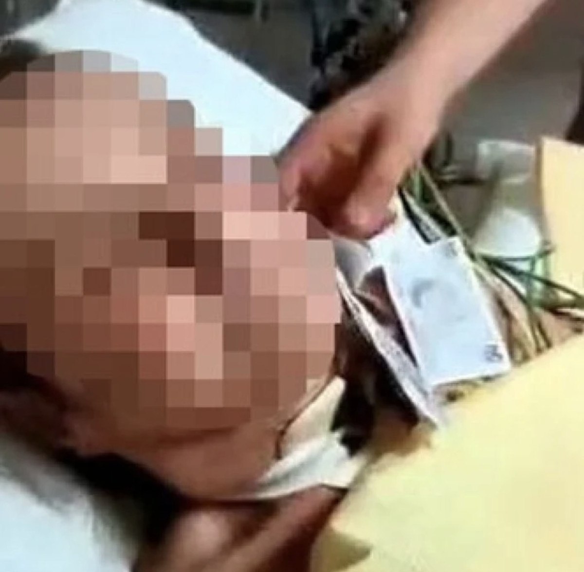 istanbulda yogun bakimda yatan yasli kadina eziyet eden saniklarin yargilanmalarina baslandi 0